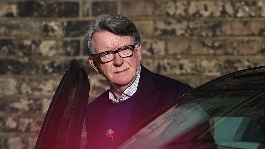 Lord Peter Mandelson verlässt sein Haus in London am 14. Februar 2026