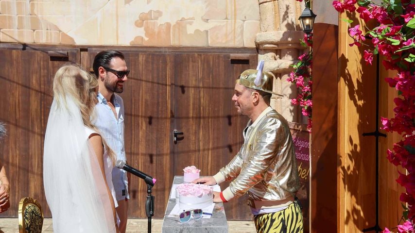 Lorenz Büffel eröffnet die Bueffels Mega Chapel im Megapark Mallorca