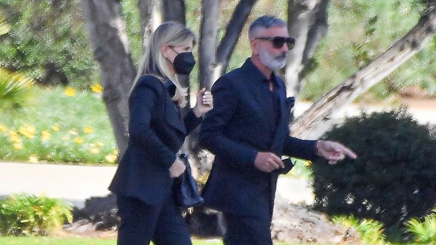 Lori Loughlin und ihr Mann Mossimo Giannulli bei Bob Sagets Beerdigung im Januar 2022