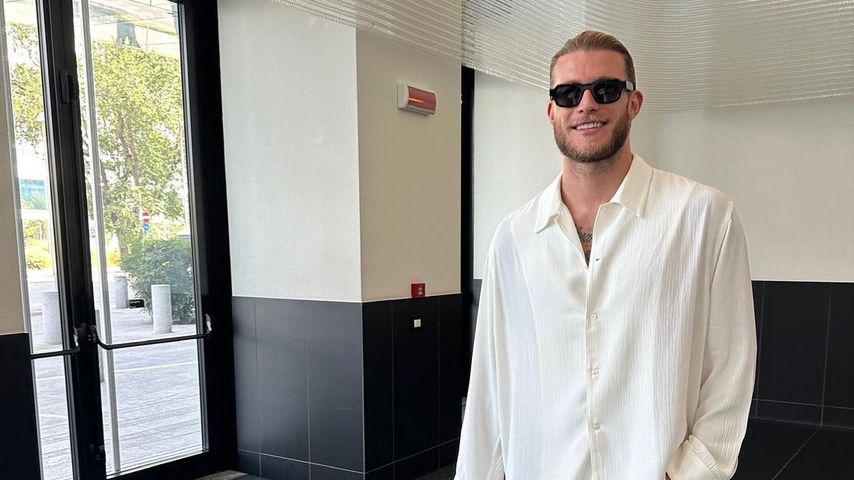 Heißer Daddy: Loris Karius ist mit seiner Tochter unterwegs
