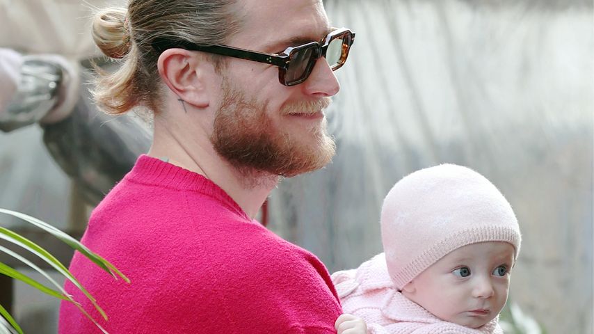 Loris Karius, Fußballer, mit Tochter Aria