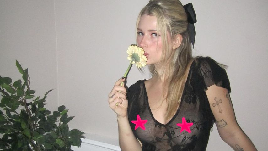 Ohne BH: Lottie Moss posiert supersexy im Spitzenkleidchen