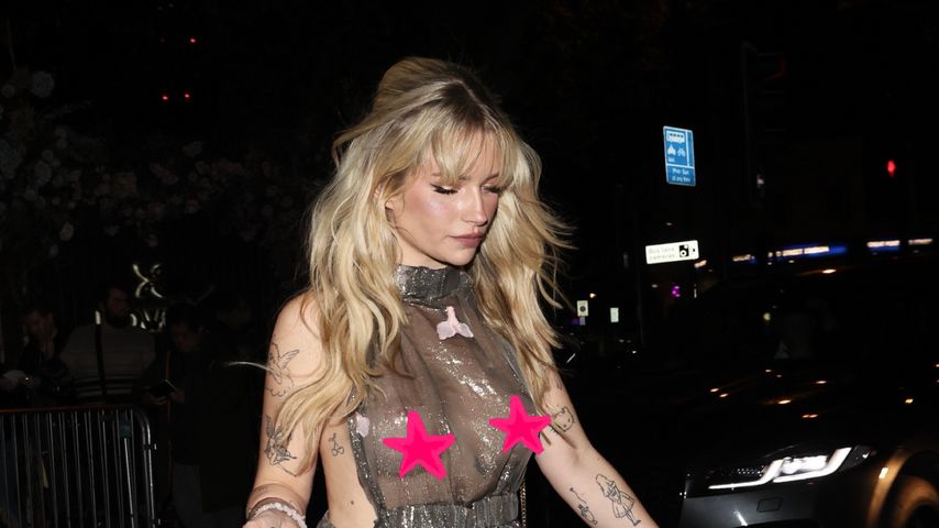 Huch! Lottie Moss lässt versehentlich sehr tief blicken