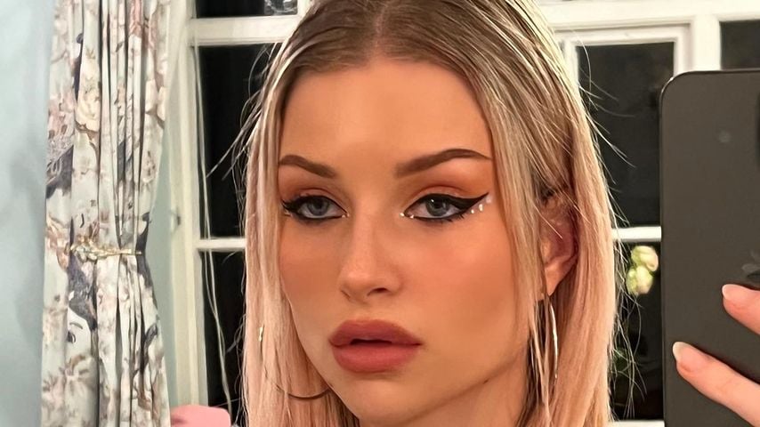 Das Model Lottie Moss im Februar 2022