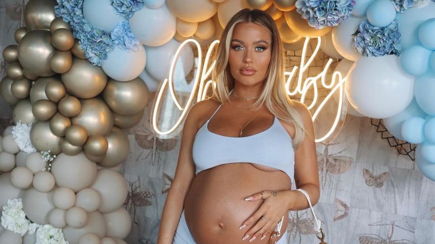 Bauchfreies Kleid: Lottie Tomlinson strahlte bei Babyshower