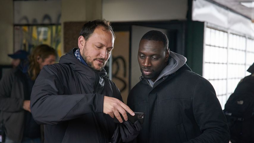 Louis Leterrier und Omar Sy am Set von "Lupin"