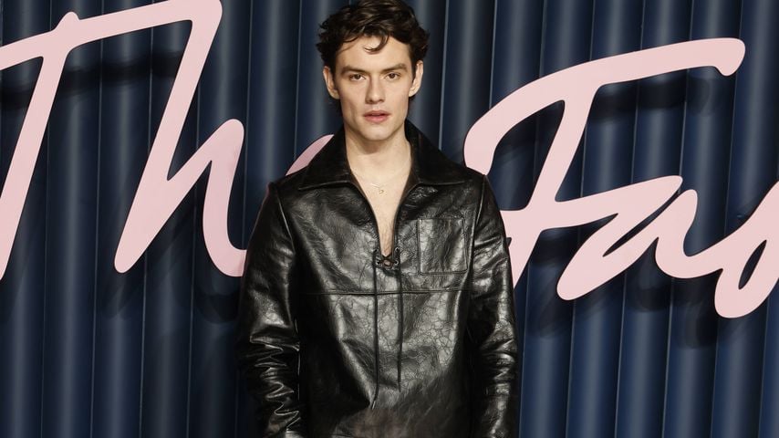 Louis Partridge, Dezember 2025