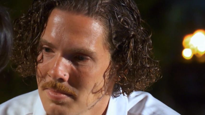 Louis Streich beim "Temptation Island"-Lagerfeuer