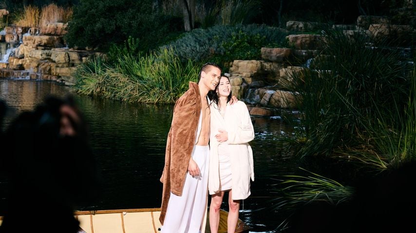 Louis und Antonia beim Kuss-Shooting von GNTM