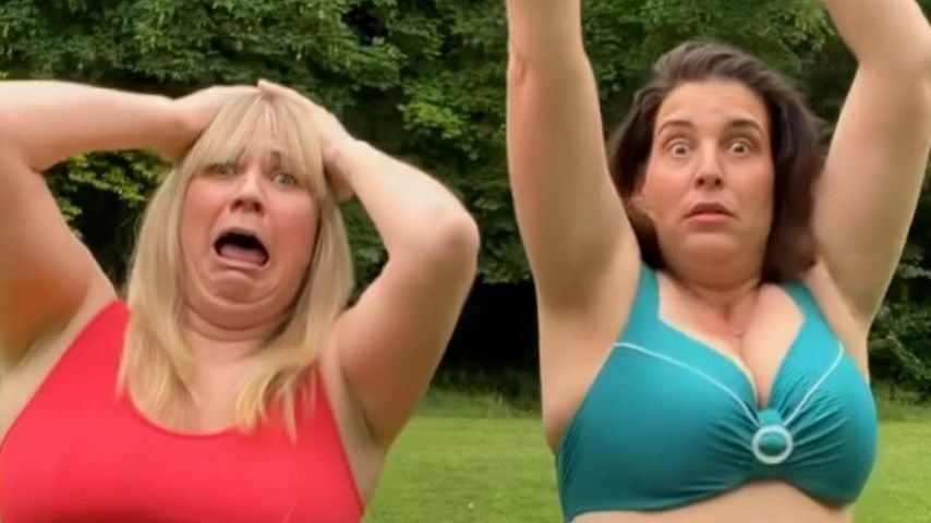 Louisa Dellert und Elena Uhlig im Bikini