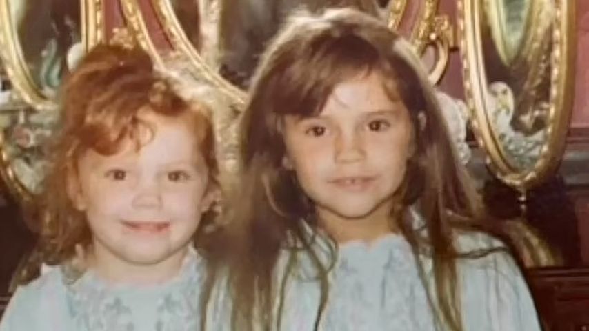 Louise Adams und ihre Schwester Victoria Beckham