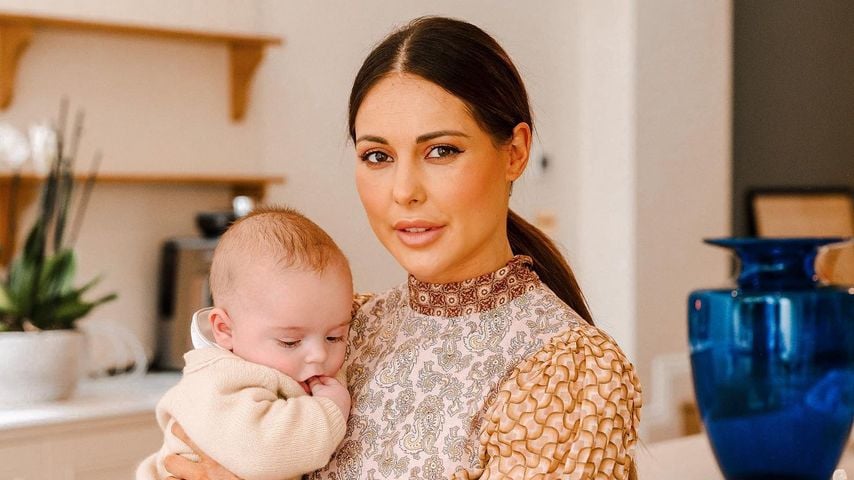 Louise Thompson und ihr Sohn im März 2022