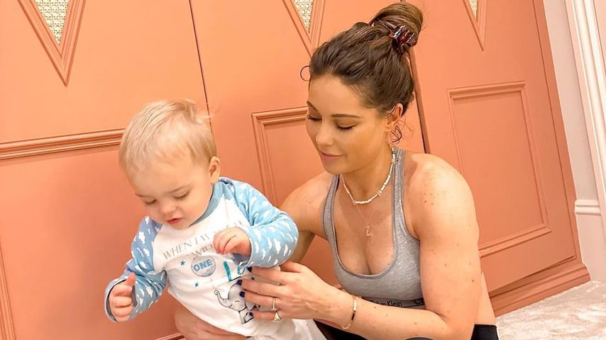 Louise Thompson mit ihrem Sohn, November 2022