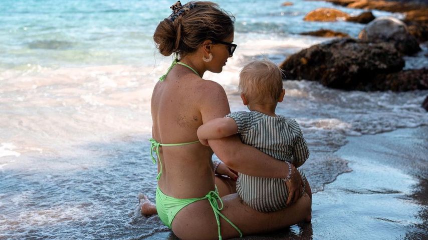 Louise Thompson mit ihrem Sohn, Mai 2023