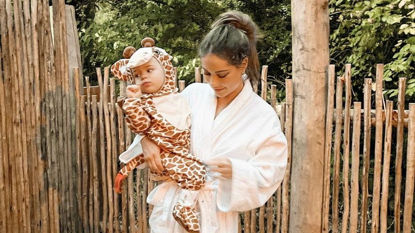 Louise Thompson mit ihrem Sohn, Oktober 2022