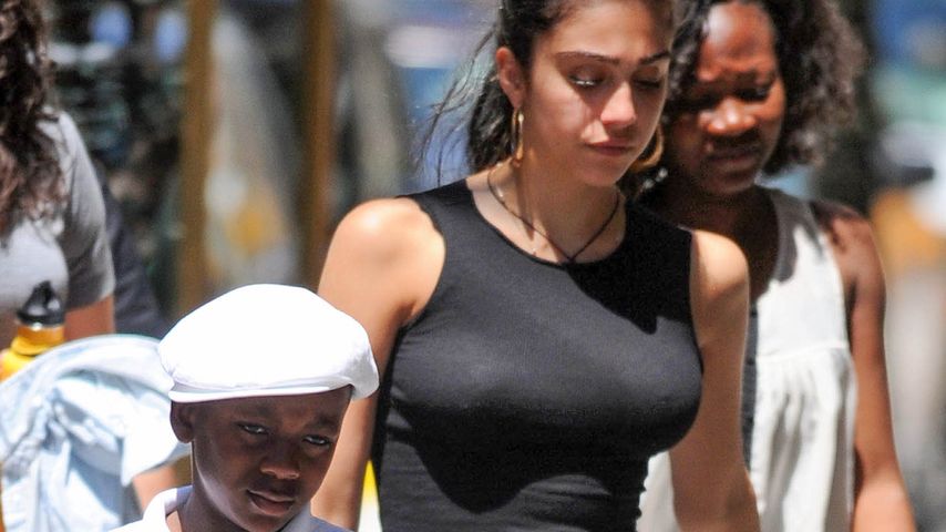 Es geht los! Lourdes tritt in Madonnas Fußstapfen