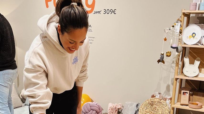 Lovelyn Enebechi und ihr Sohn Levi im März 2023