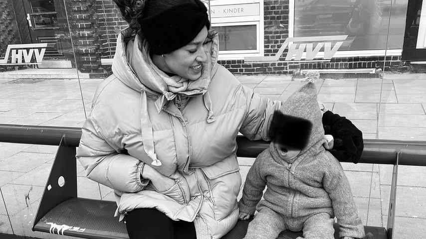 Lovelyn Enebechi mit ihrem Kind