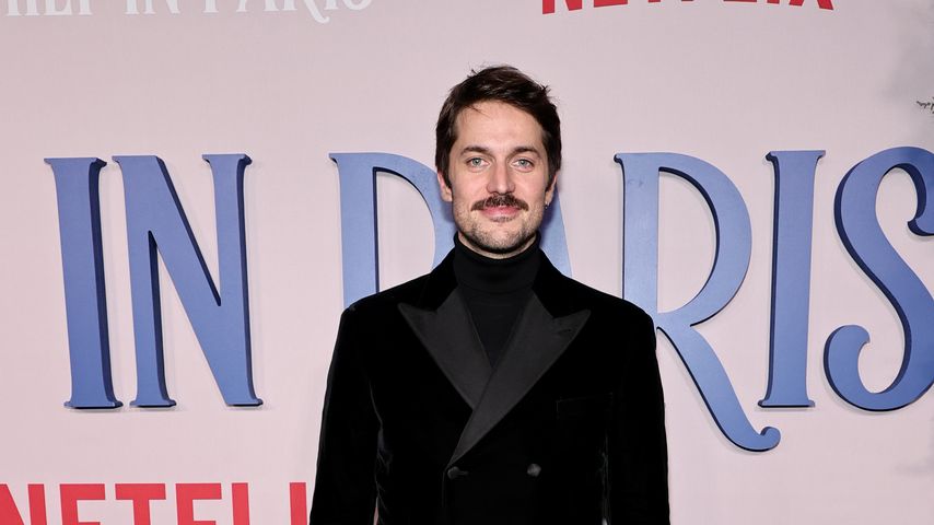 Lucas Bravo deutet auf Ausstieg bei "Emily in Paris" hin