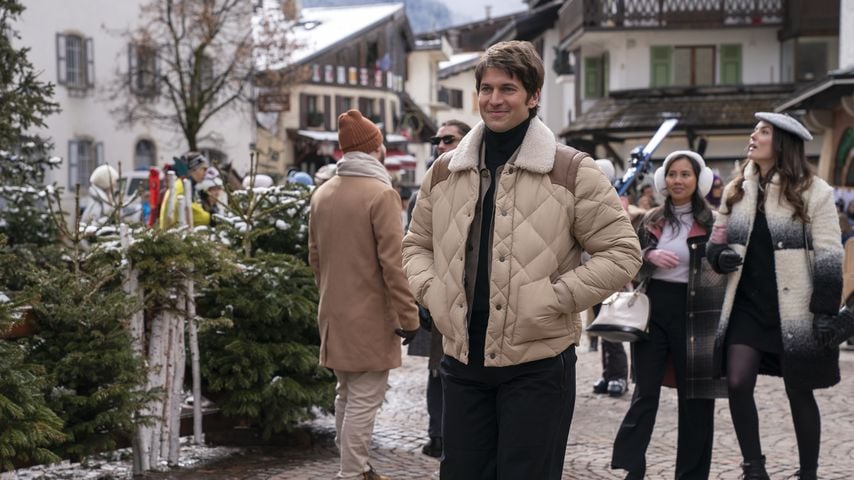 Lucas Bravo als Gabriel in "Emily in Paris"