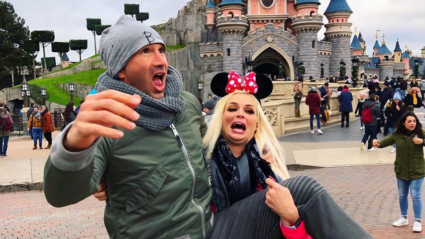 Hier albert Familie Katzenberger-Cordalis im Disneyland rum