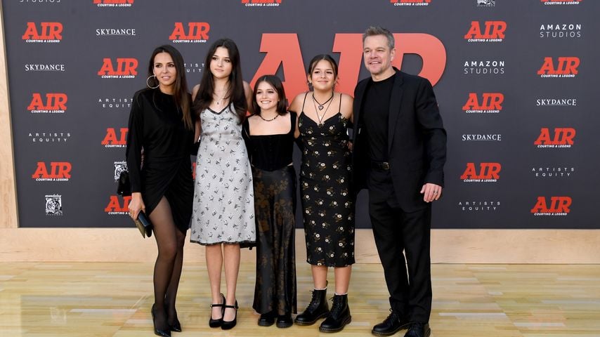 Luciana Barroso, Matt Damon und ihre Kids auf der Weltpremiere des Films "Air"