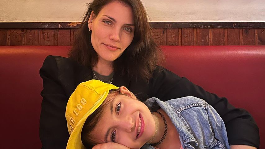 Luciana Curtis und ihre Tochter im Februar 2023