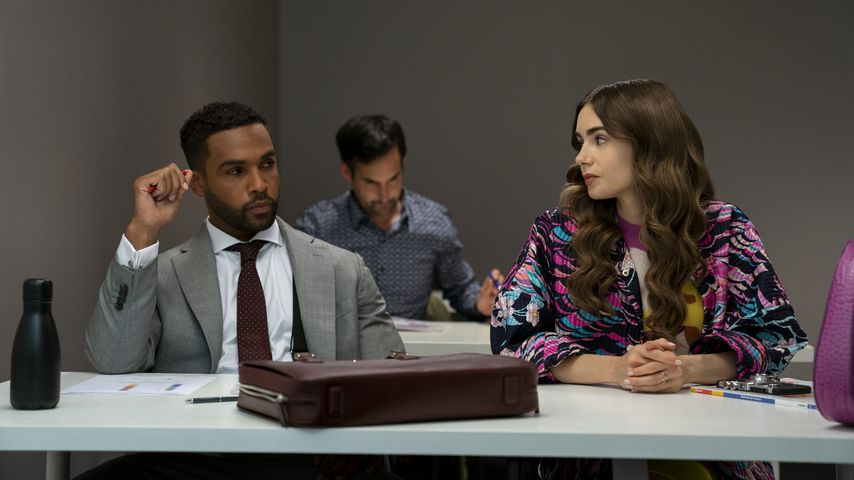 Lucien Laviscount und Lily Collins in der zweiten Staffel von "Emily in Paris"