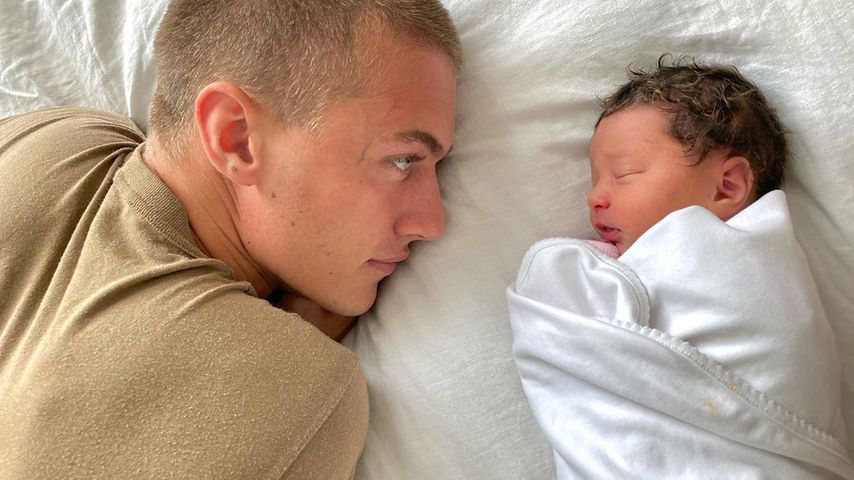 Lucky Blue Smith und seine Tochter Rumble Honey, Oktober 2020