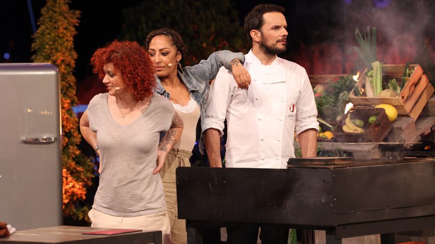 Lucy Diakovska, Jessica Wahls und Steffen Hennsler bei "Grill den Hennsler" im August 2021