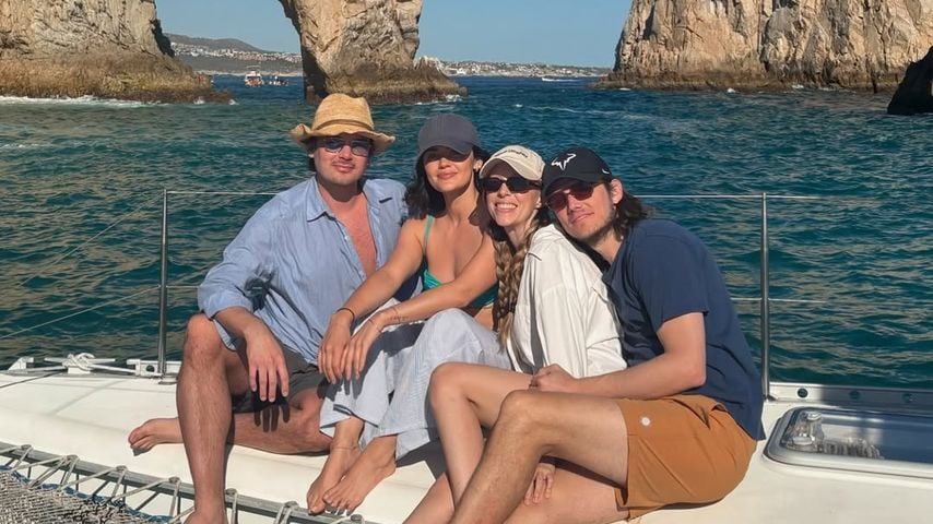 Lucy Hale feiert "Pretty Little Liars"-Reunion an Silvester