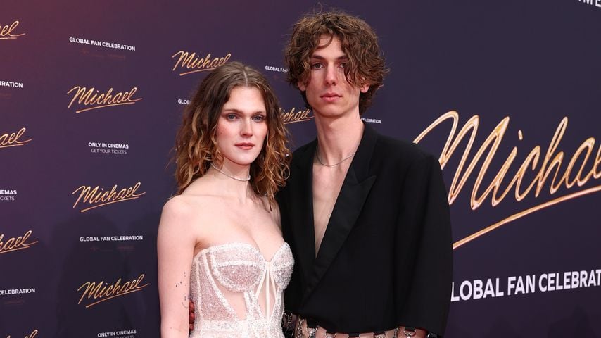 Lucy Hellenbrecht mit ihrem Freund Finn bei der "Michael" Global Fan Premiere in Berlin