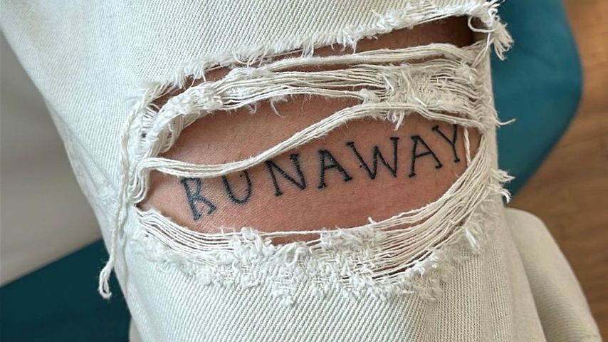Luis Freitag zeigt sein "Runaway"-Tattoo
