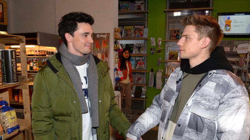 Luis (Marc Weinmann) und Moritz (Lennart Bochert) in einer Szene bei GZSZ