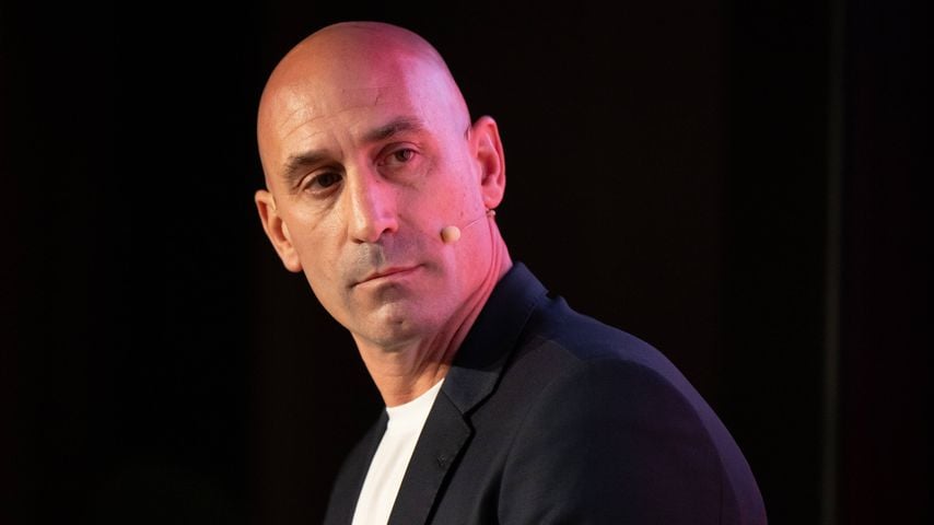 Luis Rubiales wurde bei einem Buch-Event mit Eiern beworfen