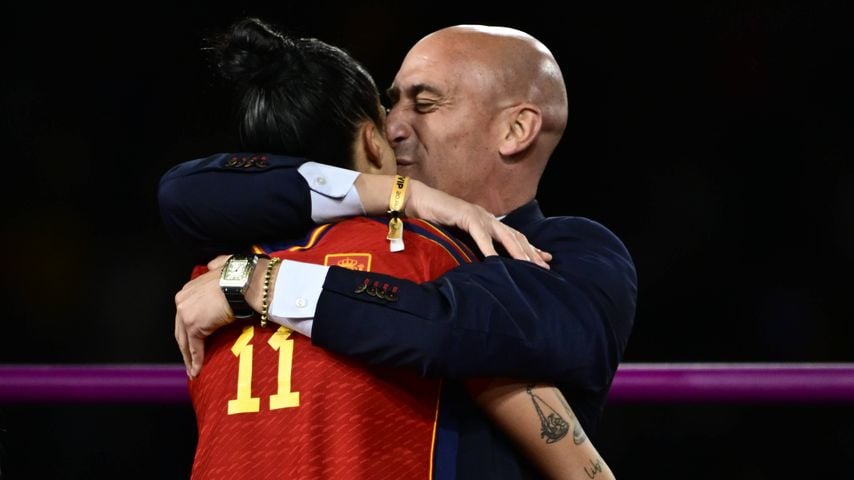 Jennifer Hermoso und Luis Rubiales während der Siegerehrung nach dem WM-Sieg der spanischen Nationalmannschaft, August 2023