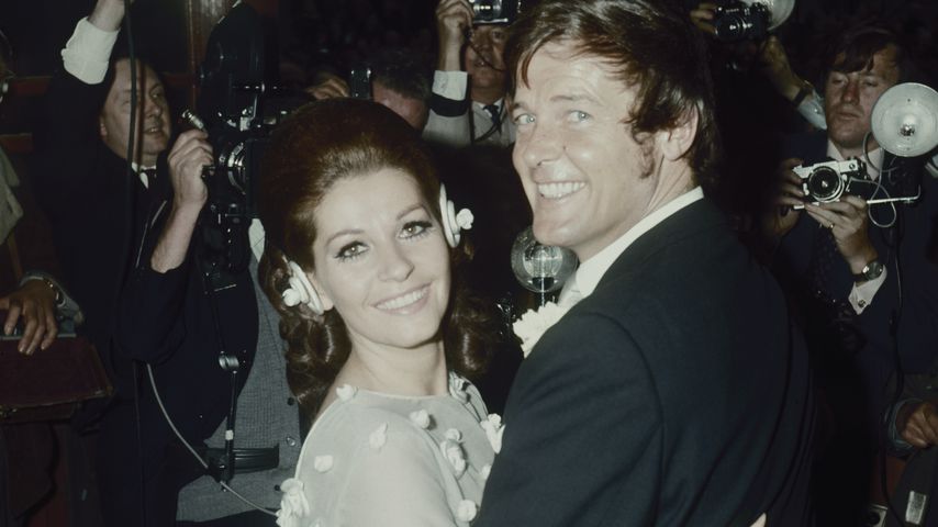 Luisa Mattioli und Roger Moore nach ihrer Hochzeit in London, April 1969
