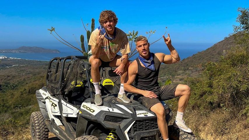 Lukas Gage und Chris Appleton auf einem Quad