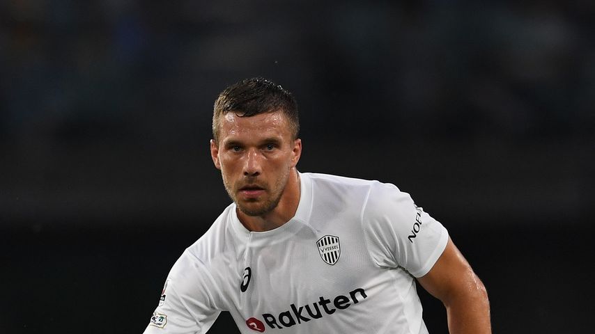 Poldi lädt ein: Diese Promis kicken für den guten Zweck