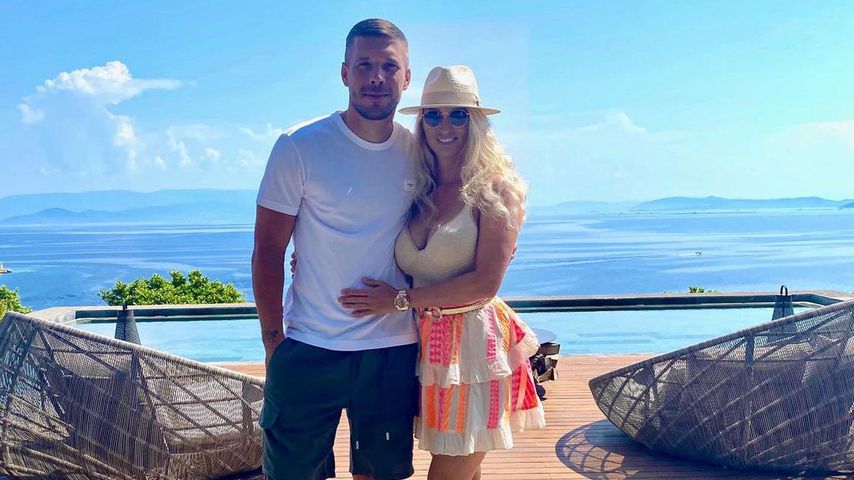 Lukas Podolski mit seiner Monika im Juni 2021