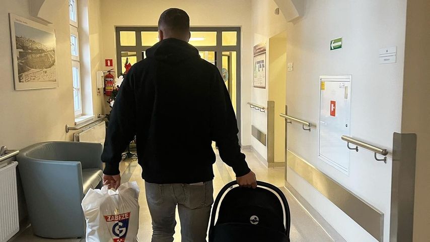 Lukas Podolski und seine Tochter im Januar 2023