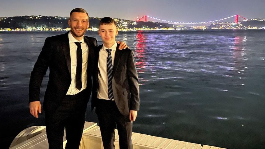 Wow! Lukas Podolskis Sohn Louis ist total groß geworden!