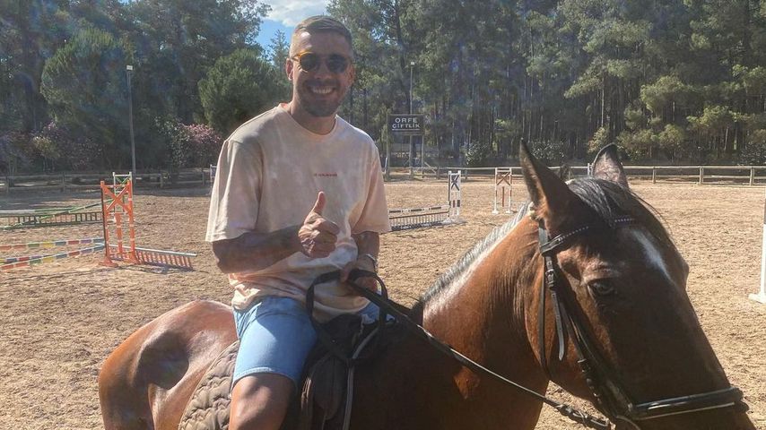 Richtiger Cowboy: Poldi macht gute Figur auf dem Pferd!