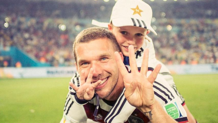 Lukas Podolski mit seinem Sohn