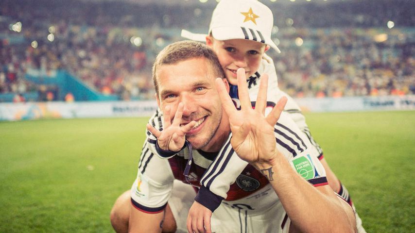 Lukas Podolski und sein Sohn Louis, 2014