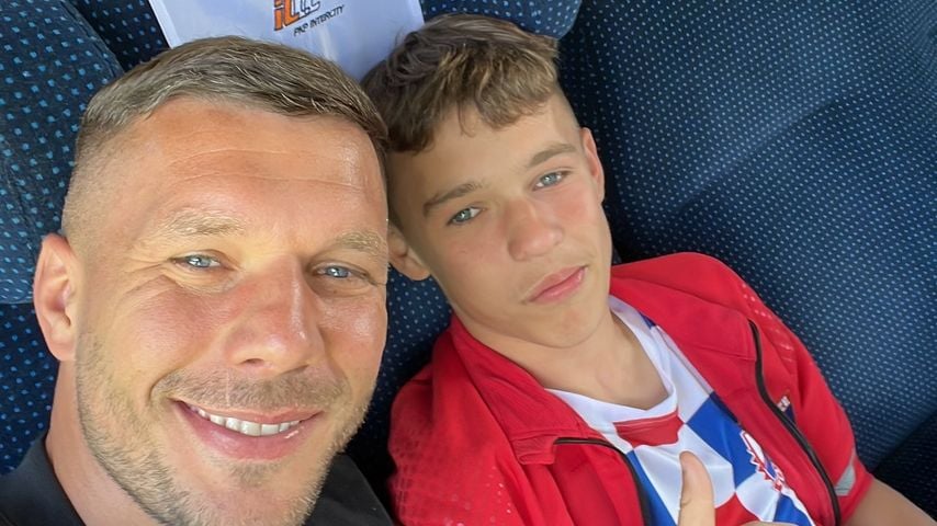 Lukas Podolski und sein Sohn Louis