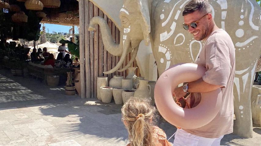 Zauberhaftes Bild: Podolski verbringt "Daddy-Daughter-Time"