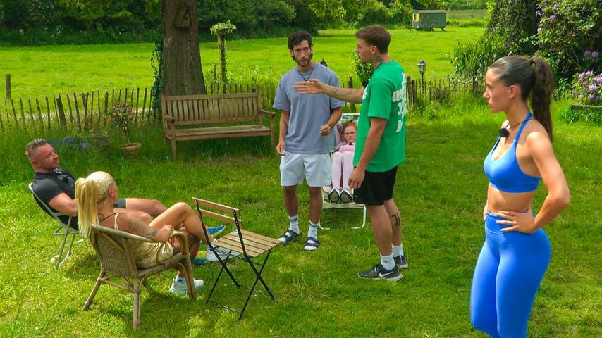Lukas Reiter, Ginger Costello, Ferry Pall, Tano Milingi und Anna Lisson im "Sommerhaus der Stars"