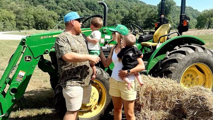 Luke Combs und seine Frau Nicole mit ihren beiden Kindern, 2024