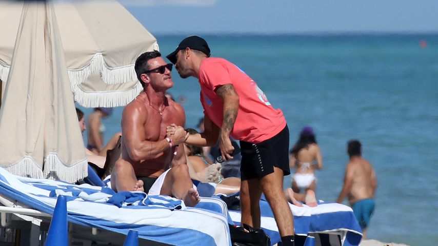 Luke Evans mit einem unbekannten Mann im Dezember 2021 in Miami